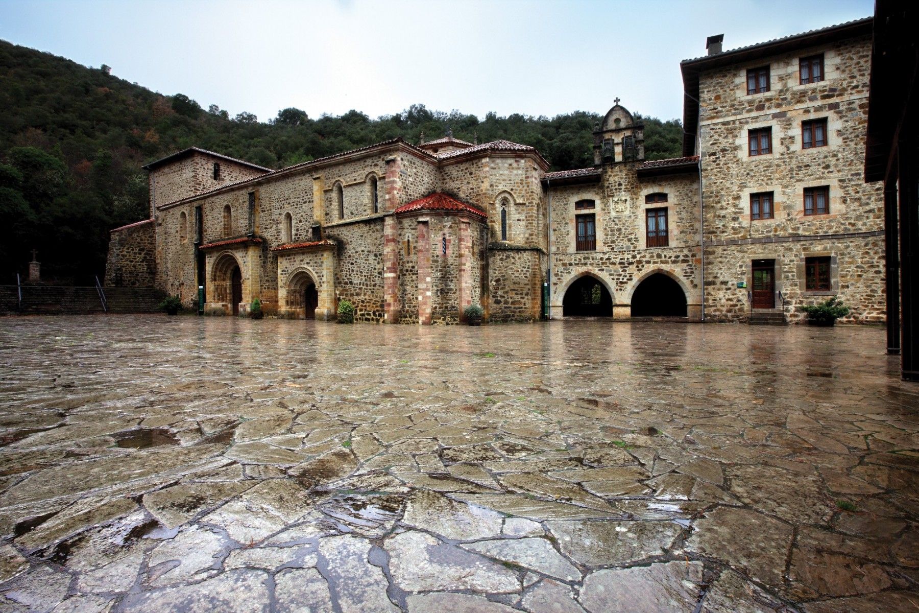 turismo cantabria - liébana - monasterio santo toribio - camino lebaniego - año jubilar lebaniego 2017