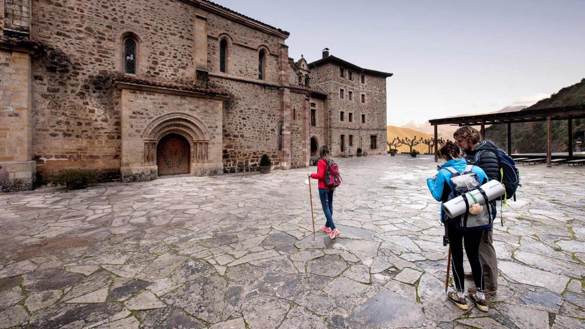 Peregrinos Monasterio Santo Toribio