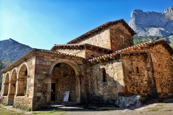 iglesia lebena camino lebaniego cantabria