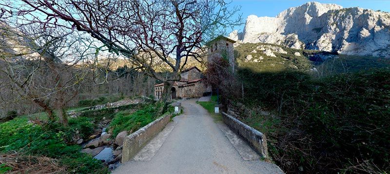 acceso iglesia lebena camino lebaniego