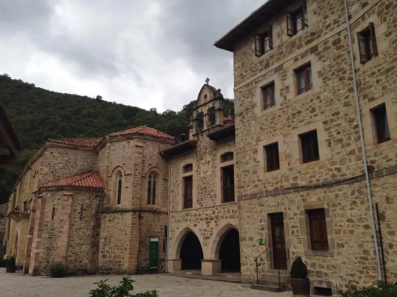 El monasterio de Santo Toribio de Liébana, punto final del Camino Lebaniego